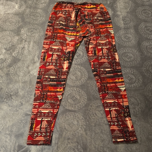 LuLaRoe Geometric Patterned Leggings in Red and Black - Picture 2 of 3